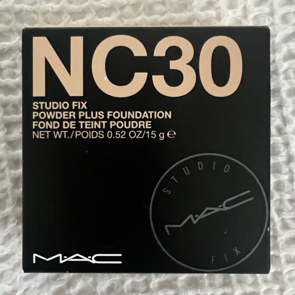 MAC powder foundation NC30 NWT